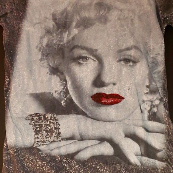 T-shirt - Picture 1 of 2